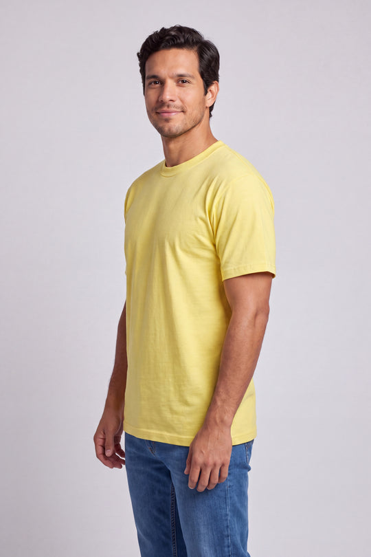 Franela Clásica Cuello O 1300AF — Amarillo Fuerte — vista tres cuartos 