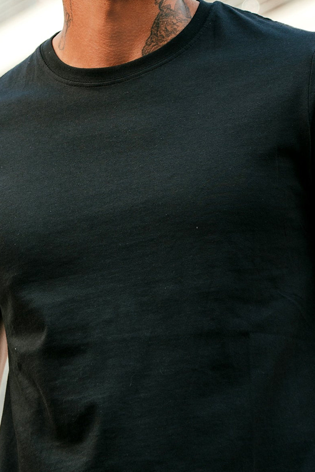 Franela Básica · 1355 · Detalle de cuello y tejido 