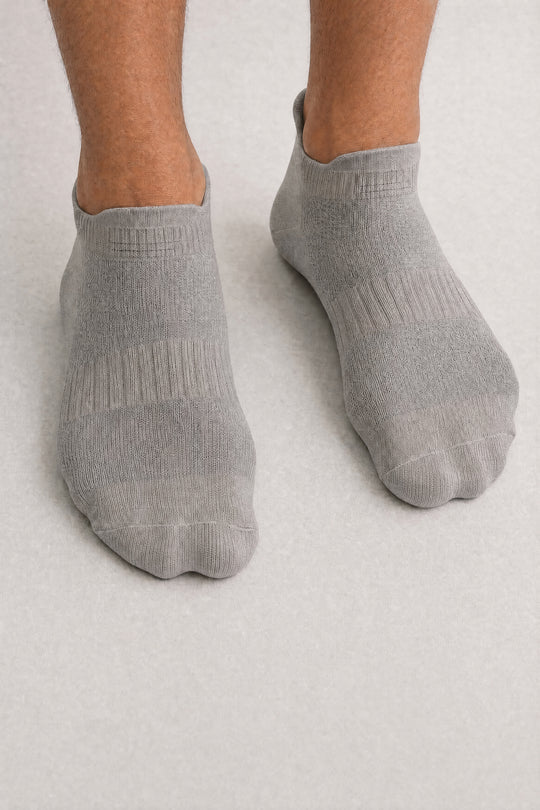 Medias Tobilleras Deportivas 3228 · Hombre · Color: ME · Frontal de los pies 