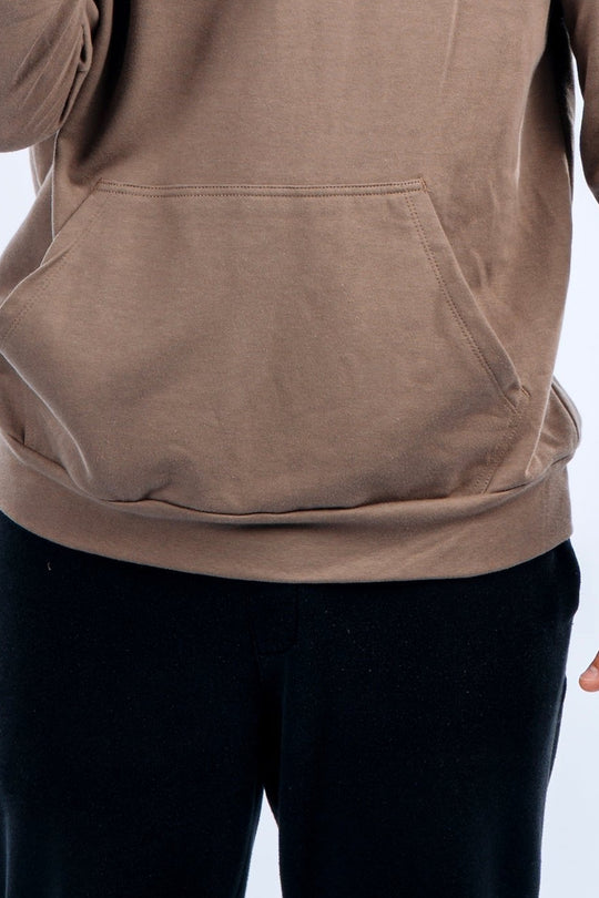 Hoodie Casual · 2922 · Detalle de bolsillo y ruedo 