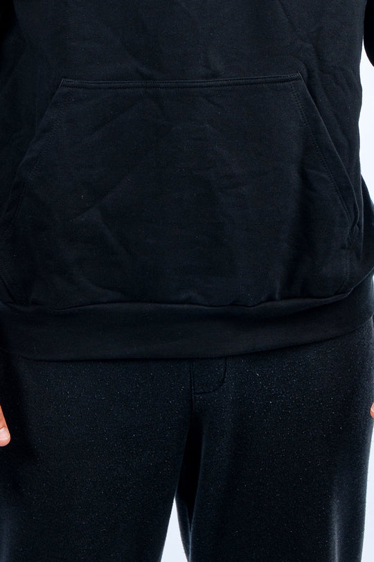 Hoodie Casual · 2922 · Detalle de bolsillo y ruedo 
