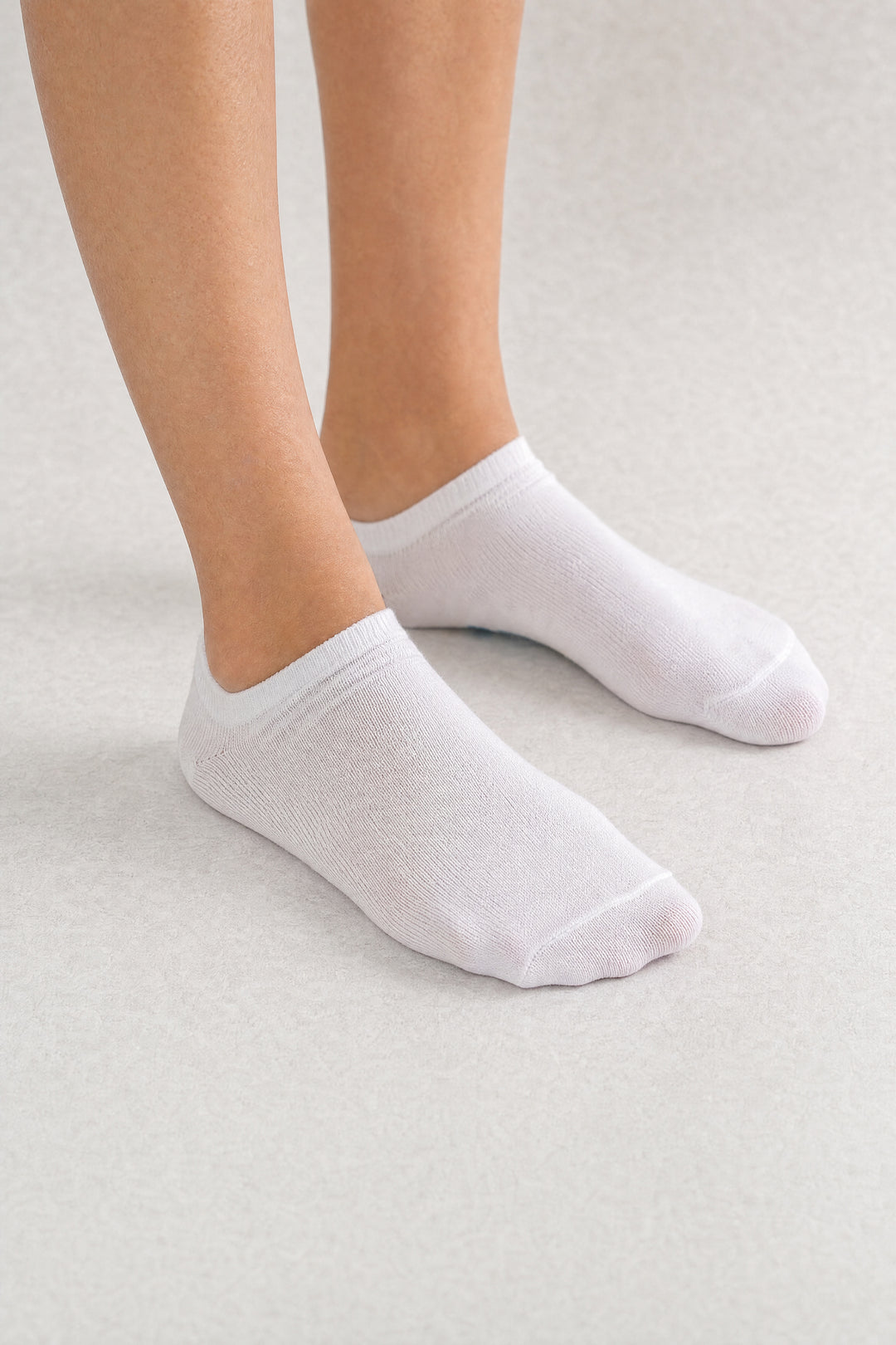 Medias Invisibles Cortas 3232 · Color: BL · Frontal principal y contorno de pantorrilla limpio #color_bl