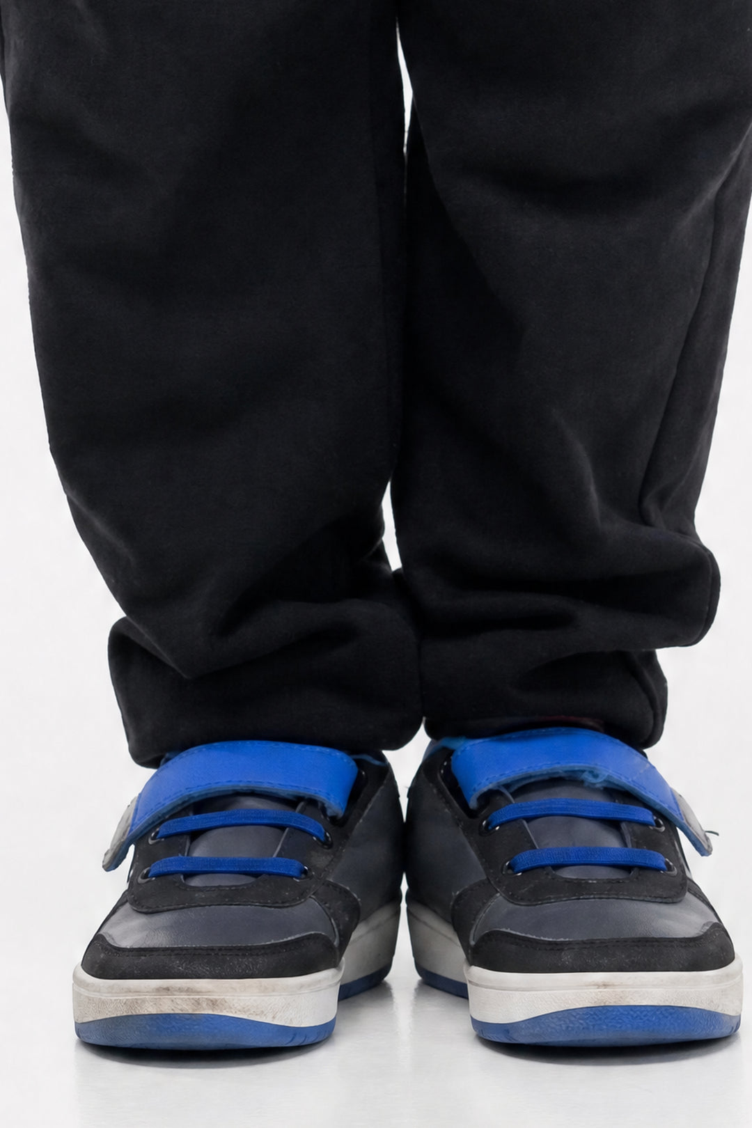 Jogger 3075 · Color: NG · Detalle de pierna y bajos 