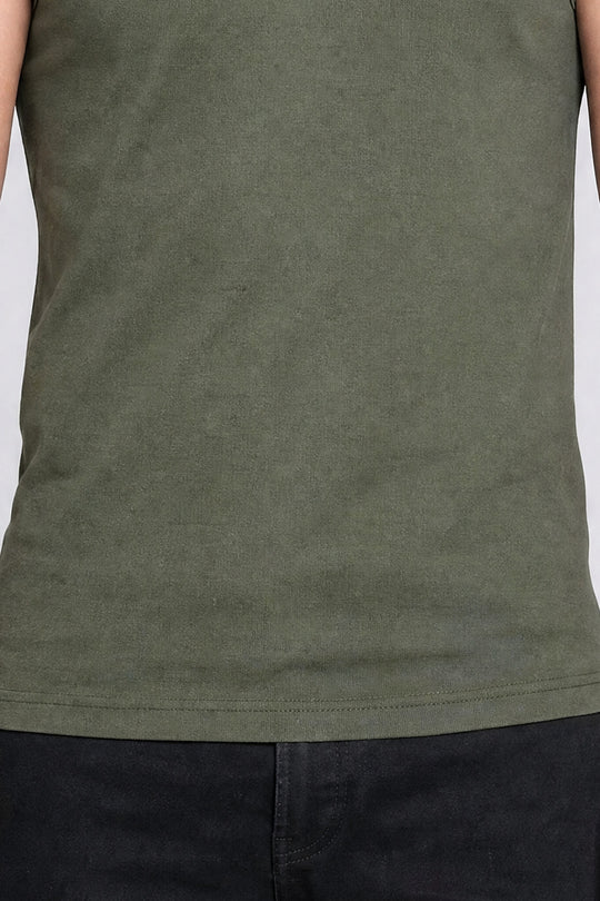 Camiseta Clásica 1100 VO - Detalle caída y ruedo 