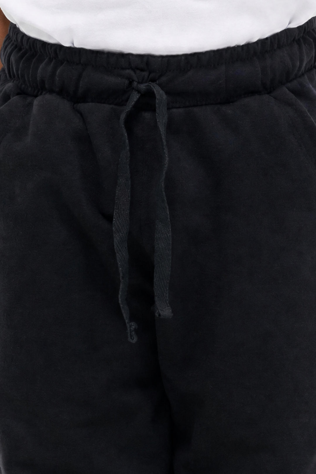 Jogger 3075 · Color: NG · Detalle de pretina y cordón 