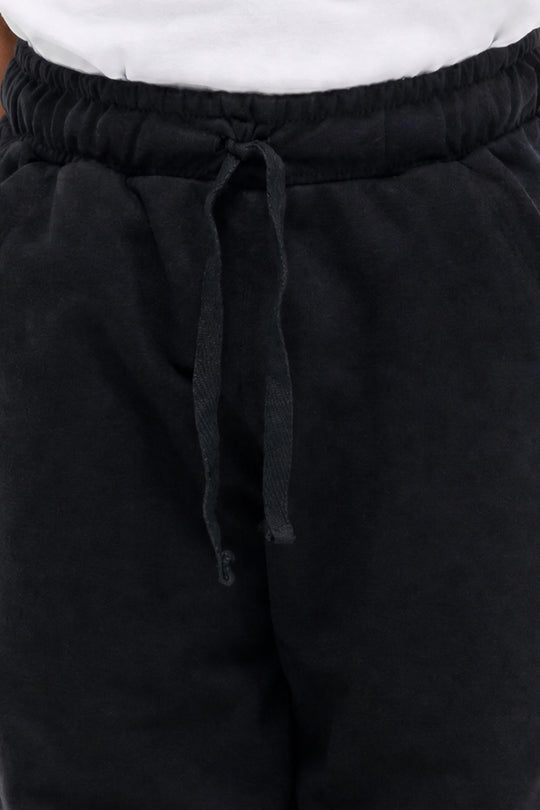 Jogger 3075 · Color: NG · Detalle de pretina y cordón 