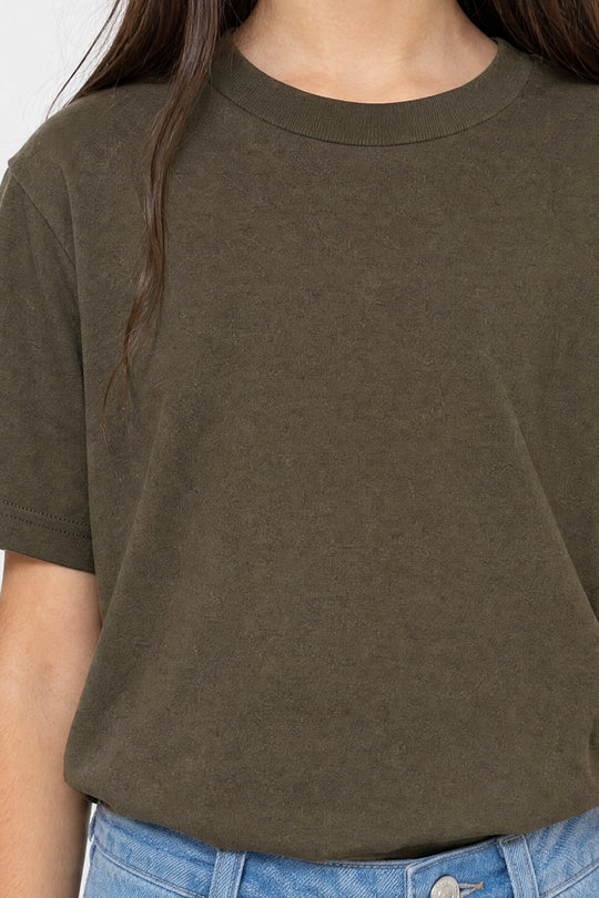 Franela Clásica Cuello O 1300 · Niña · Color: VO · Detalle de cuello y tejido 