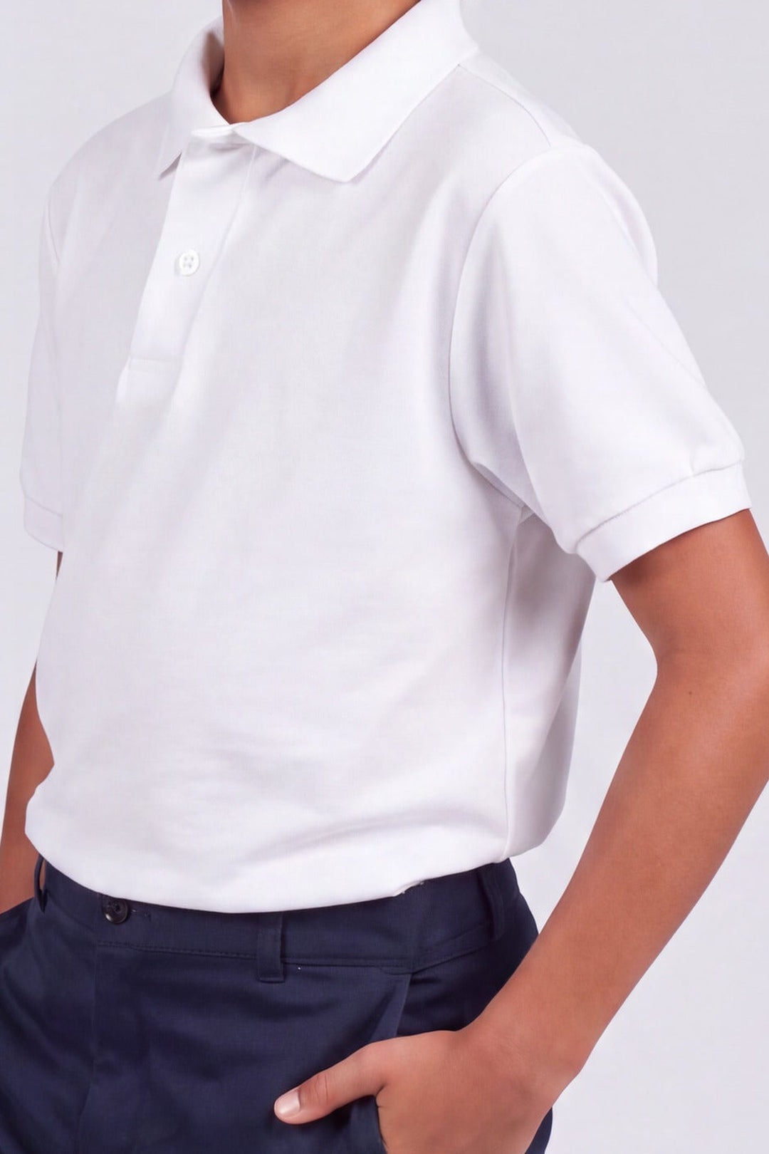 Chemise Polycotton Escolar · Color: BL · Detalle del cuello, botones y manga 