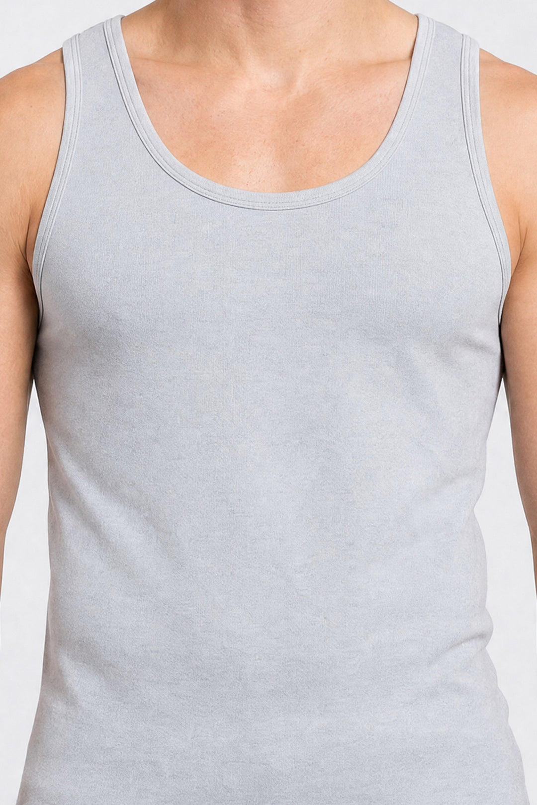 Camiseta Clásica 1100 GG - Detalle cuello y sisas 