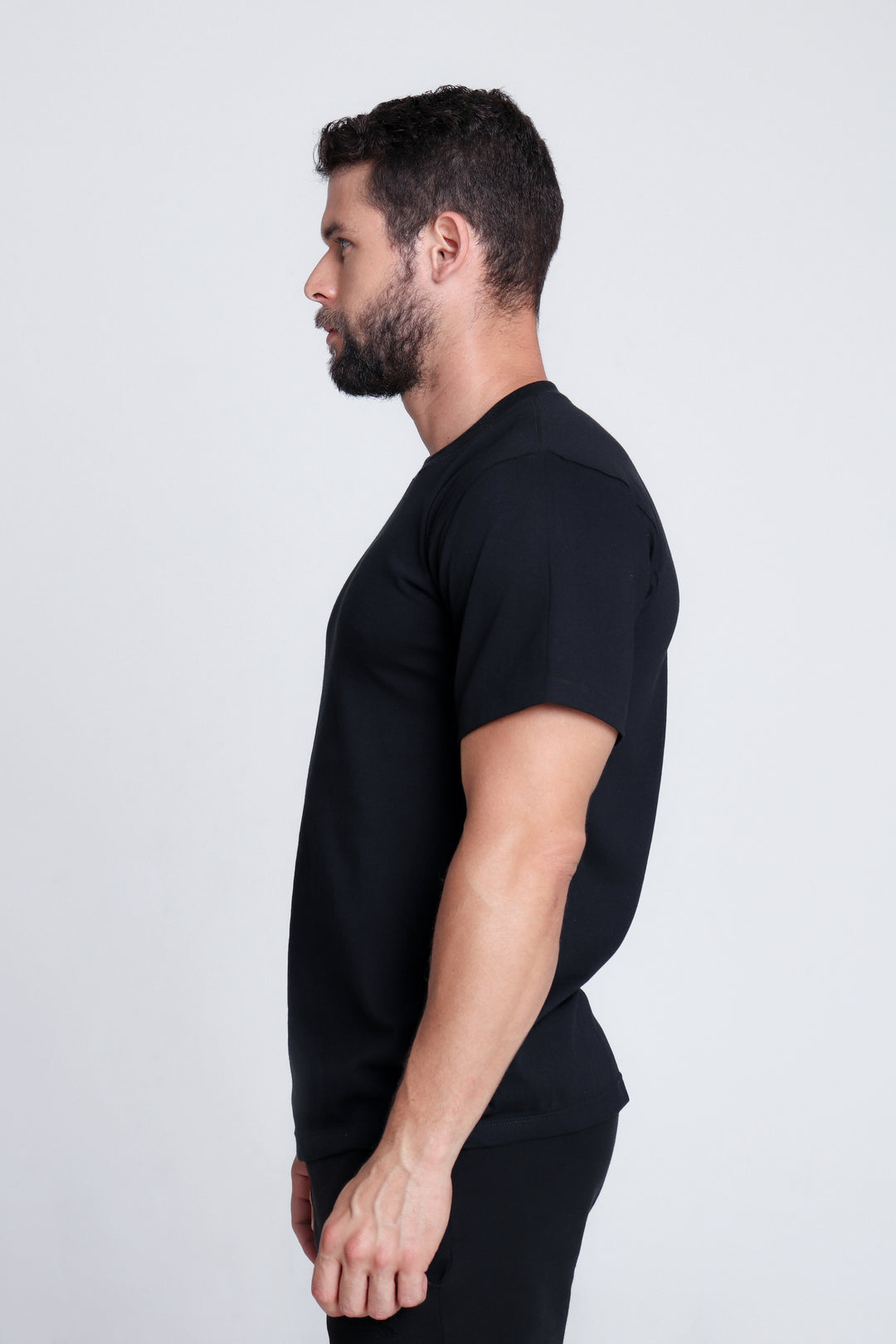 Franela Clásica Cuello O de hombre 1300NG - Negro - Foto 01 