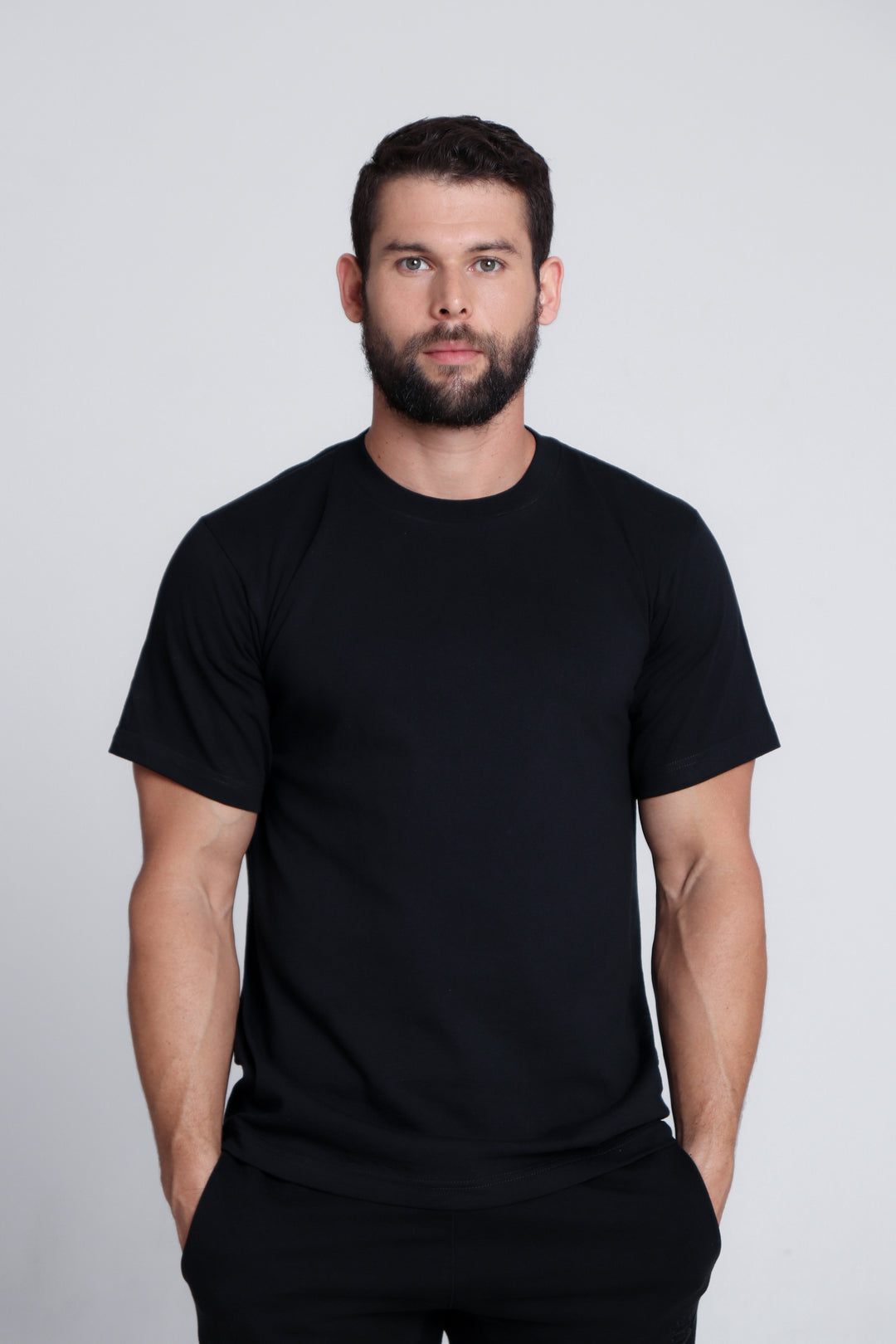 Franela Clásica Cuello O de hombre 1300NG - Negro - Foto 02 
