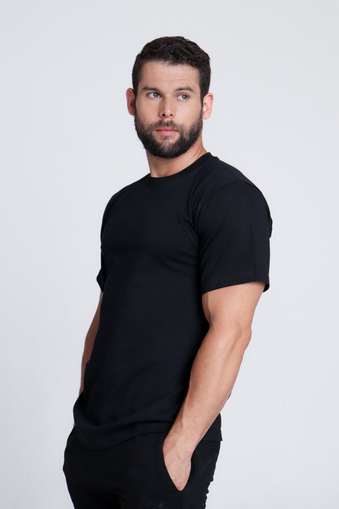 Franela Clásica Cuello O de hombre 1300NG - Negro - Foto 03 