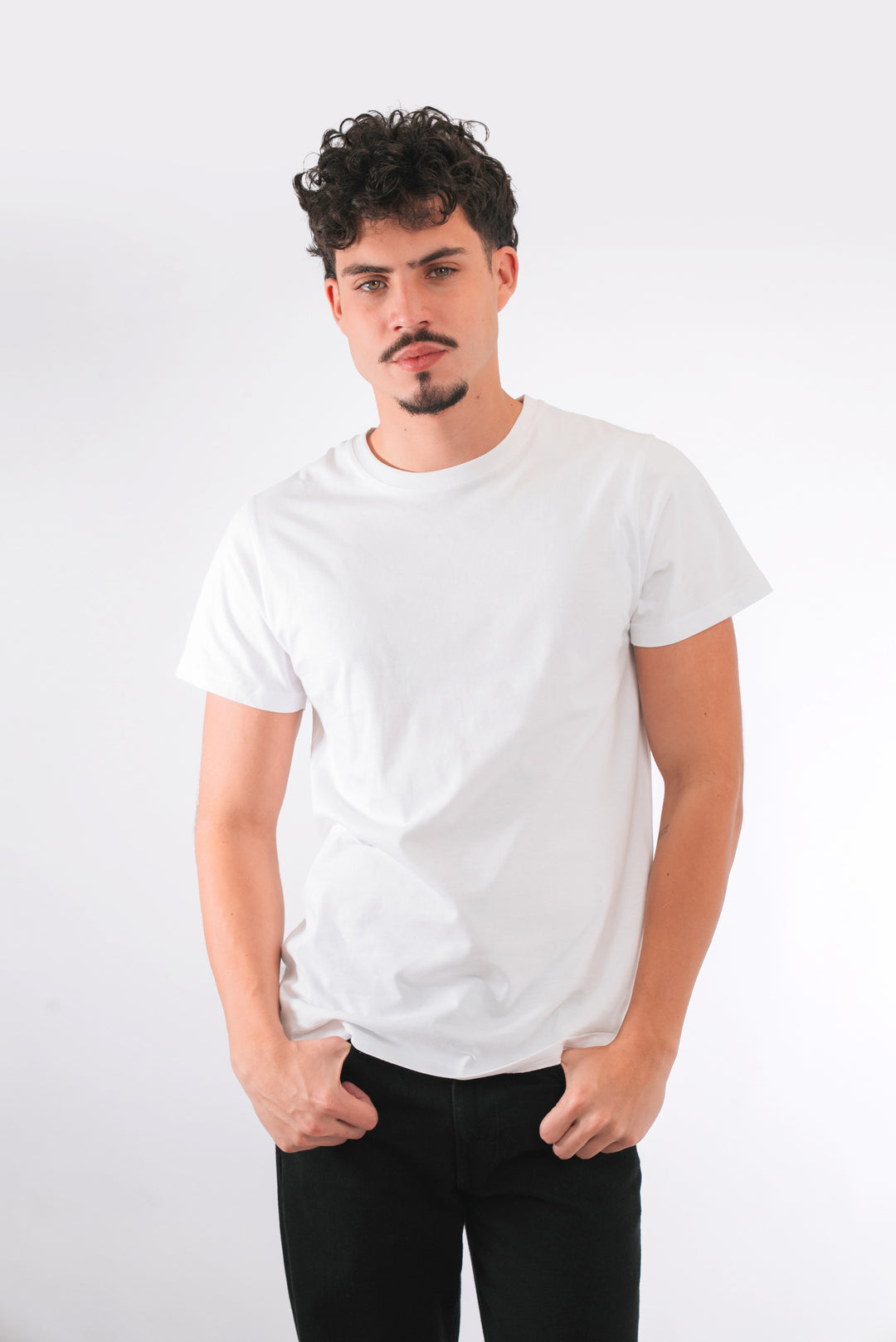 Franela Básica de hombre 1355BL - Blanco - Foto 01 #color_bl