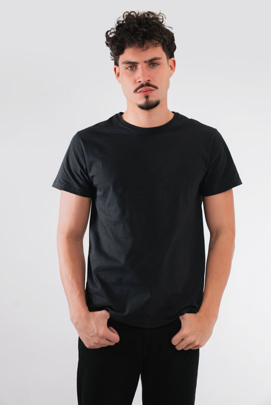 Franela Básica de hombre 1355NG - Negro - Foto 03 