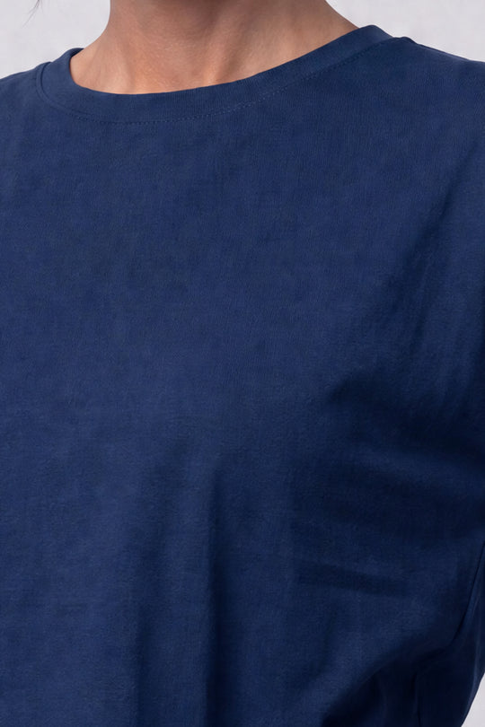 Franela Manila 1352 · Color: AZ · Detalle de cuello y tejido 